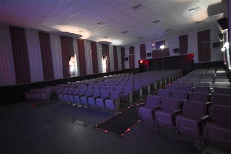 Family-owned multiscreen movie theater. . B and b theater monett
